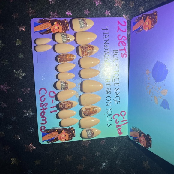 Boutique Sage Custom Press-On Nails - Cream and Gold - Picture 2 of 13